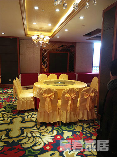 宇成朝陽酒店臺布椅套實(shí)拍1